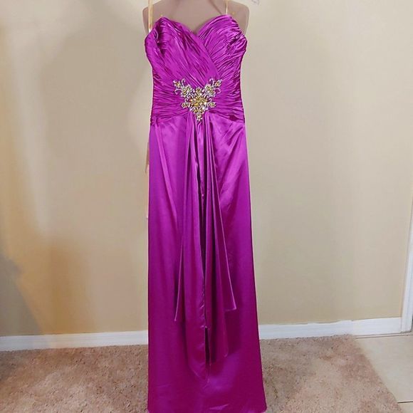 NWOT Gorgeous Joli Prom A-Line Long Gown in Purple - Picture 1 of 2